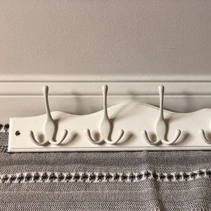 White, Mounted Coat Hanger (4 Hooks)